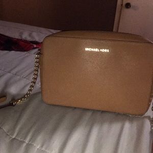 Michael kors jet set crossbody